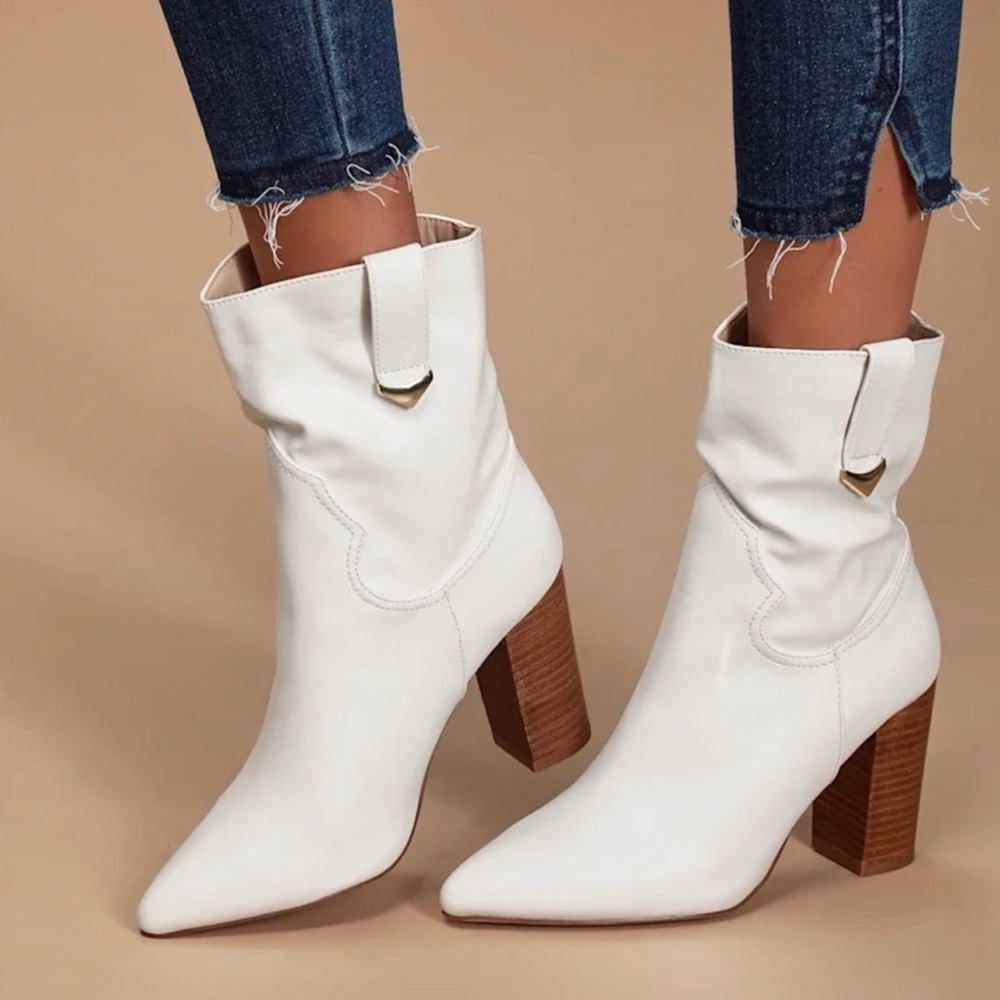 Lulus Taryne White Pointed-Toe Booties Sz 8 New in box
